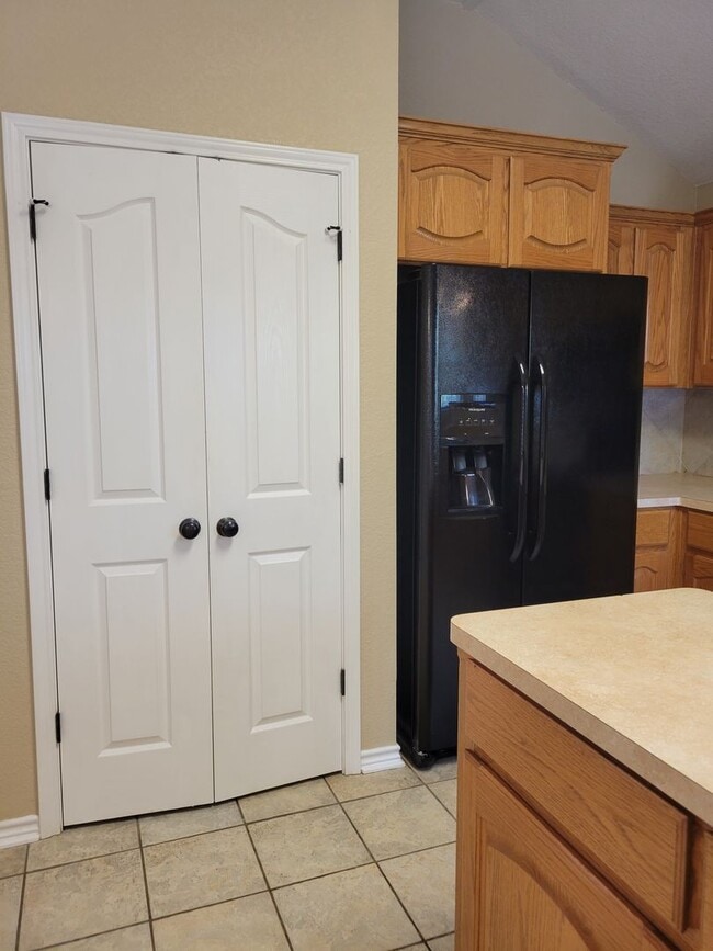 Building Photo - Huge 1/2 acre lot on cul de sac!  White Ro...