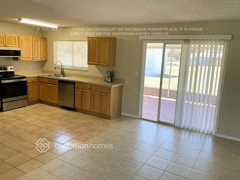 Building Photo - 806 Tappen Ct NE