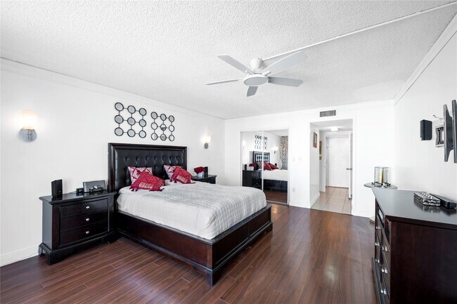 Building Photo - 2801 NE 183rd St