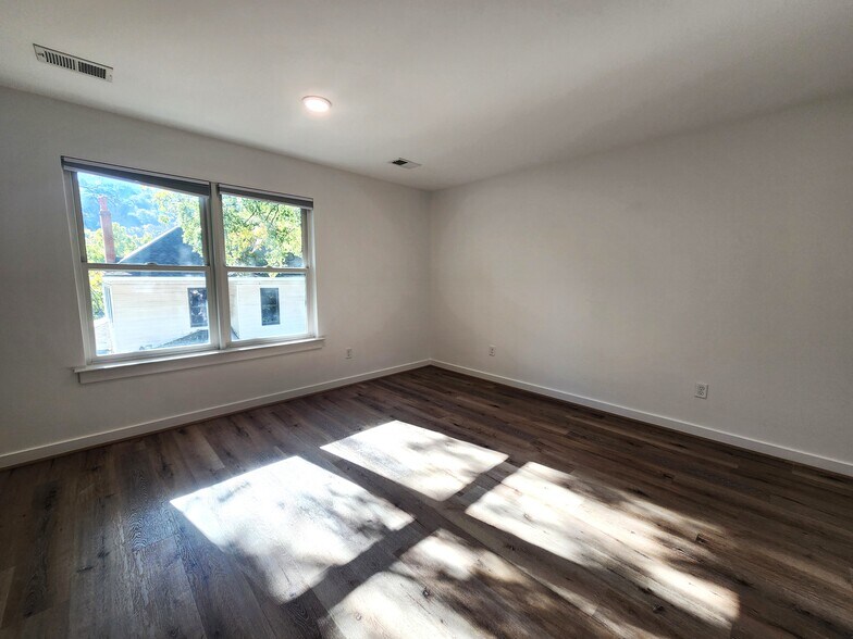 Building Photo - 1719 13th Ct S