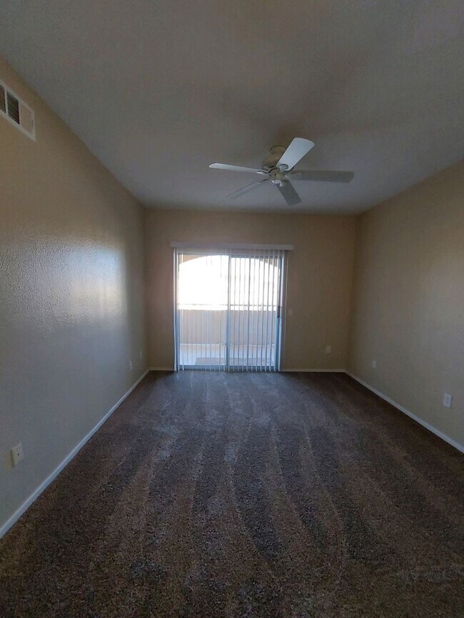 Building Photo - Three bedroom unit on the 2nd floor of gated SE community with pool/spa