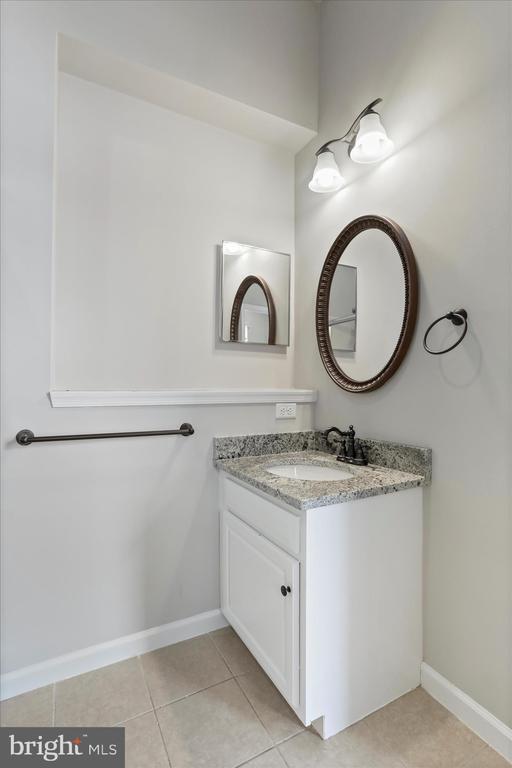 Building Photo - 9 Delano Dr