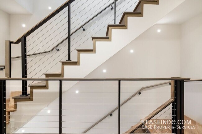 Building Photo - 1332 8th St NW