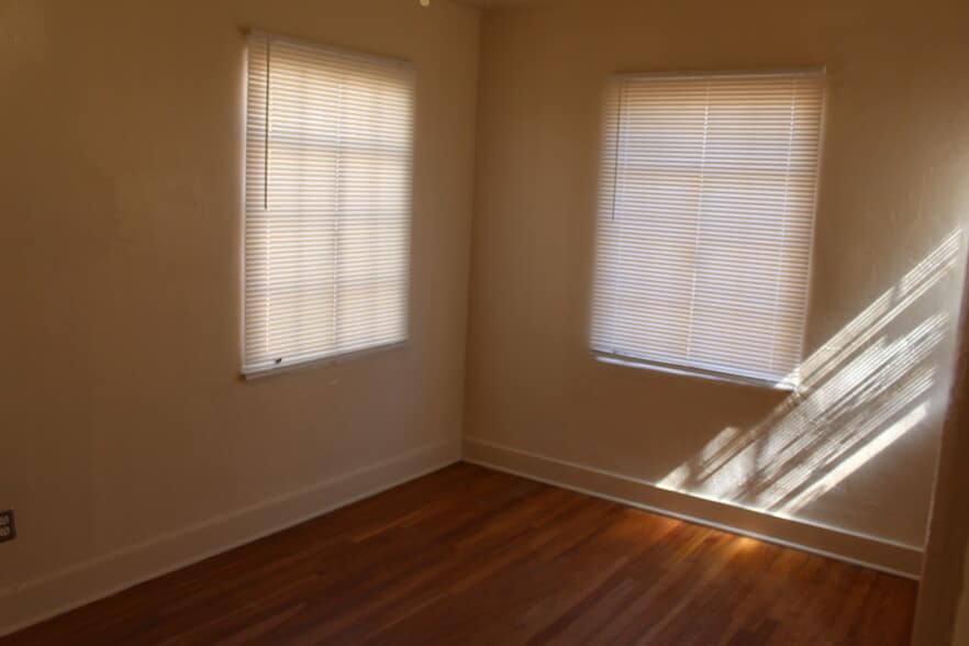 Bedroom - 214 Pine St SE