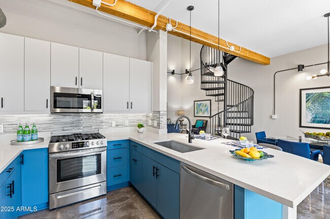 Building Photo - 914 E Osborn Rd