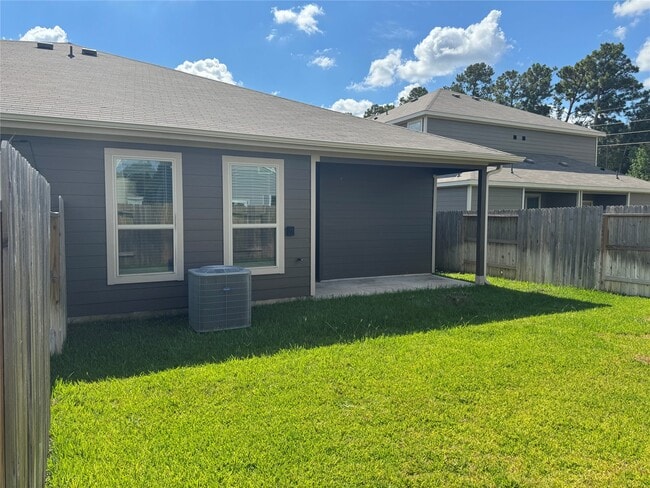 Building Photo - 9906 Grosbeak Ln