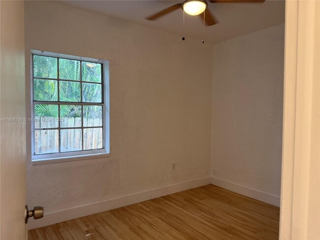 Building Photo - 4340 SW 15th St
