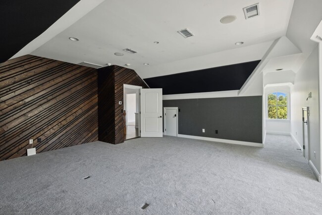 Building Photo - 3 Crooked Stick Ln