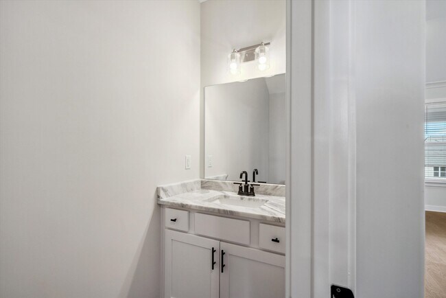 Building Photo - 512 Mount Ivy Dr