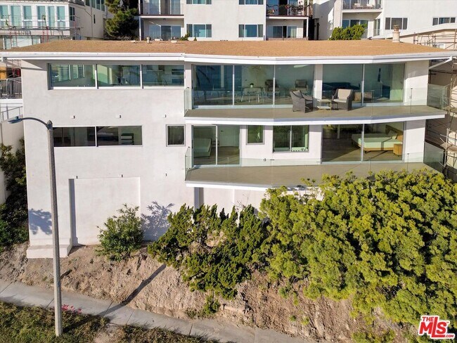 Building Photo - 18109 Coastline Dr