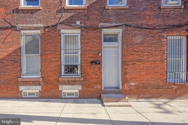 Building Photo - 1525 Tasker St