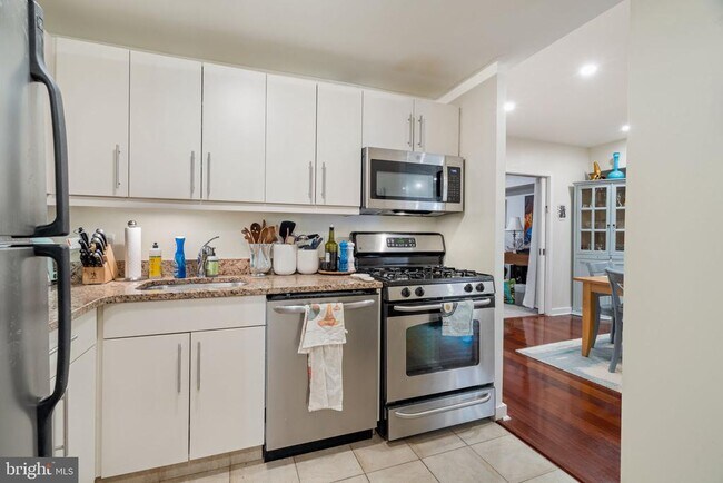 Building Photo - 219 S 18th St