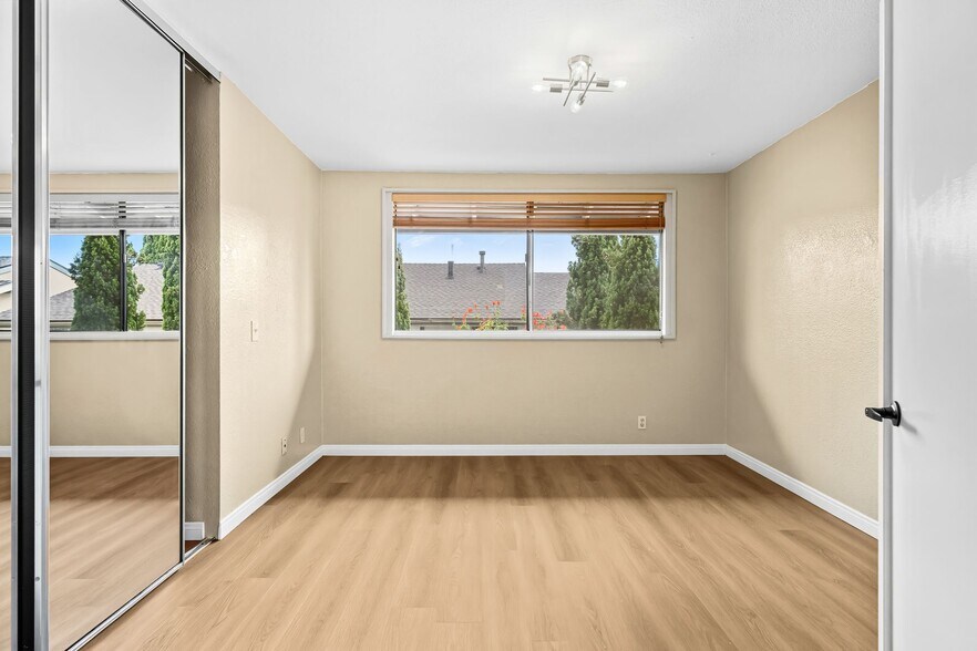 Building Photo - 8246 Caminito Modena