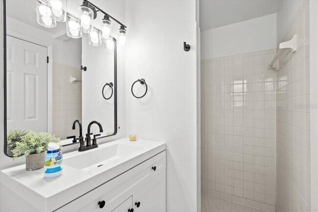Building Photo - 1499 Janet Pl