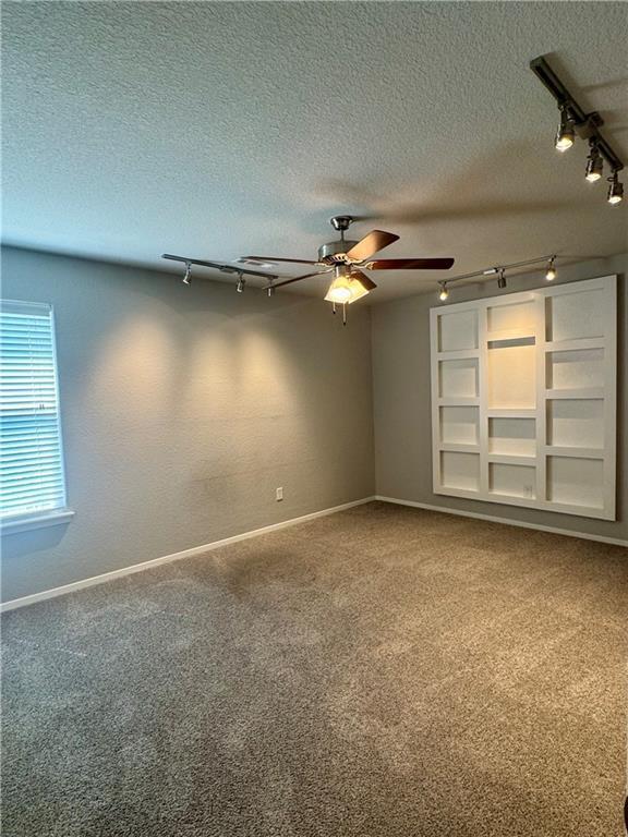 Building Photo - 704 SW Loudon Dr