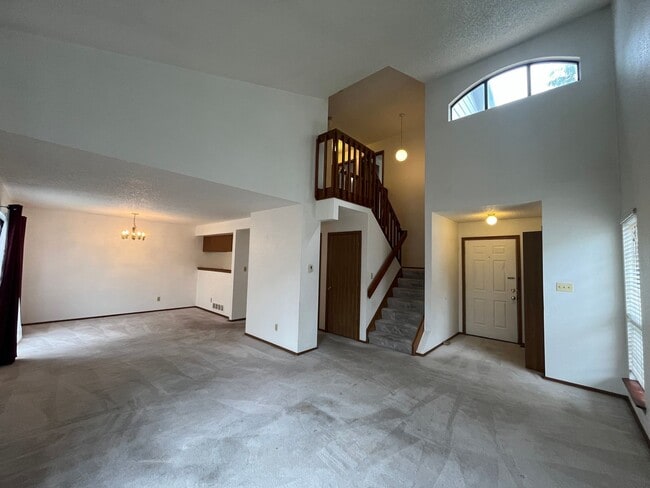 Building Photo - Beautiful 3 bed 2 1/2 bath with 2 car garage! (NEW PICTURES TO COME!!)