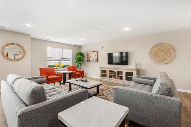 Building Photo - Deville Manor