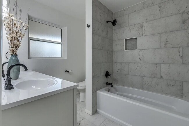 Building Photo - 2206 NW 55th St