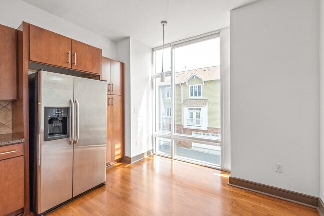 Building Photo - (Coming Soon) 1 Bedroom Condo In Southend with garage