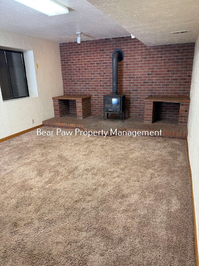 Building Photo - One Bedroom, plus Office Duplex in North Evergreen that includes Utilities!