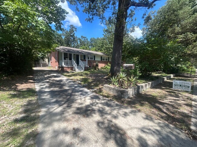Building Photo - 2807 Holt Dr