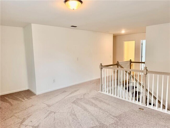 Building Photo - 215 Foxhill Dr
