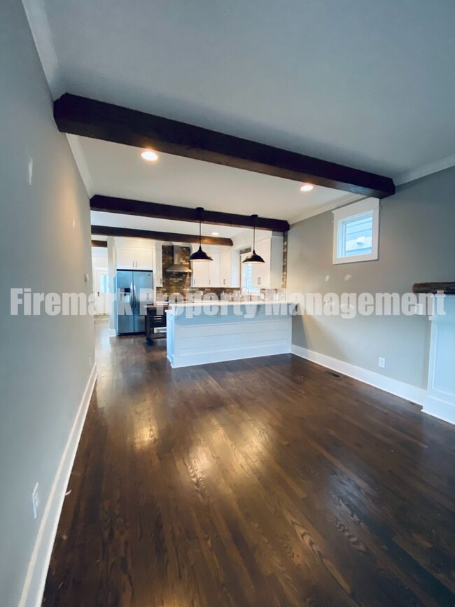 Building Photo - ** Move In Special ** Spacious Newer Built...