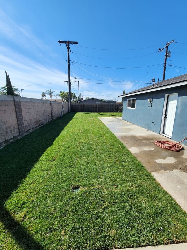 Building Photo - Newly Remodeled 3-Bedroom, 2-Bathroom Home...