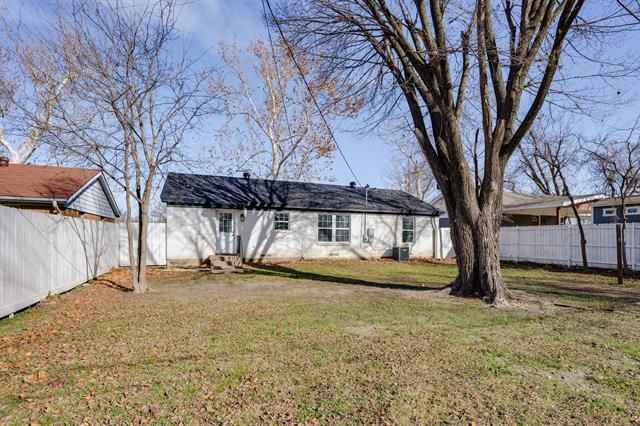 Building Photo - 2824 Lockhart Ave