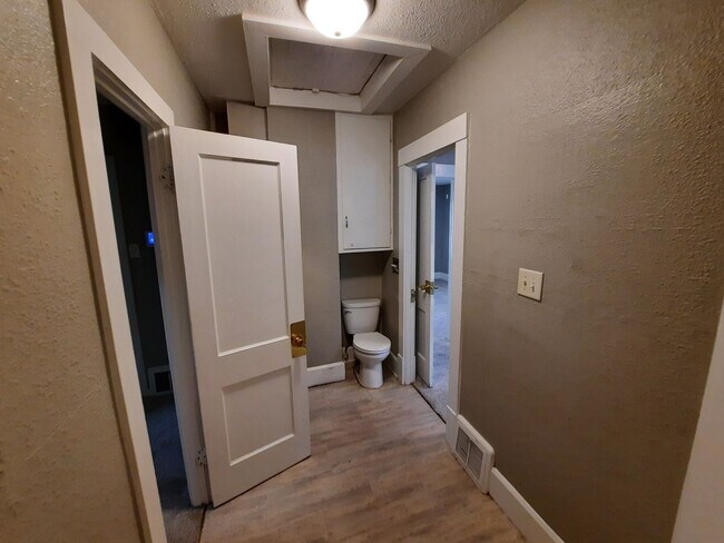 Building Photo - 3 Bedroom Home with a Fenced Yard and BEAU...