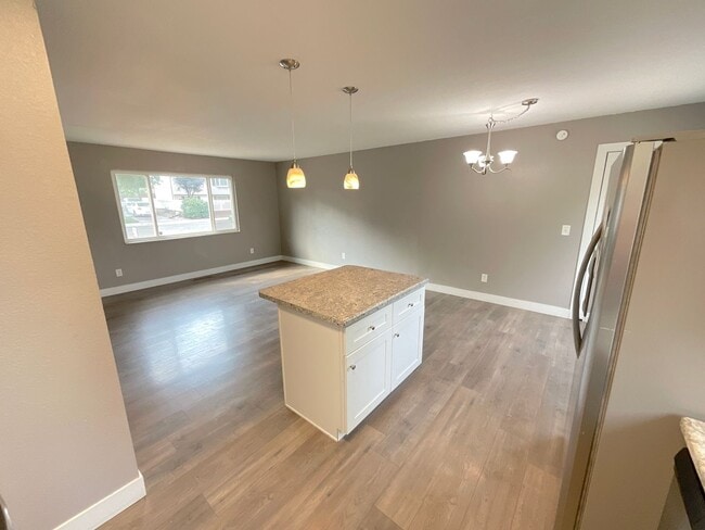 Building Photo - 3 Bedroom Home Available Near S Academy Bl...