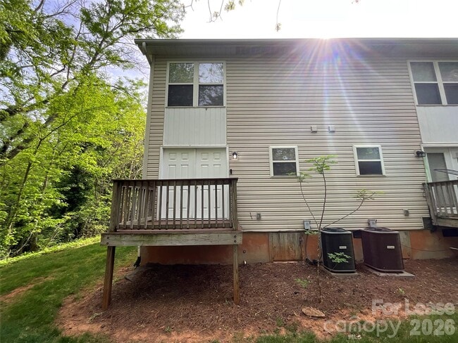 Building Photo - 206 W 15th St