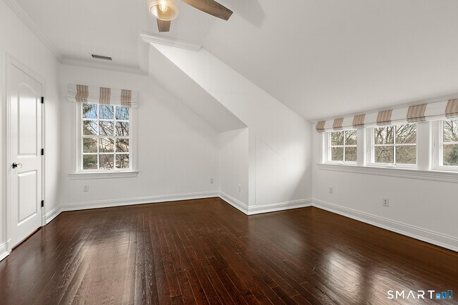 Building Photo - 93 Mansfield Ave