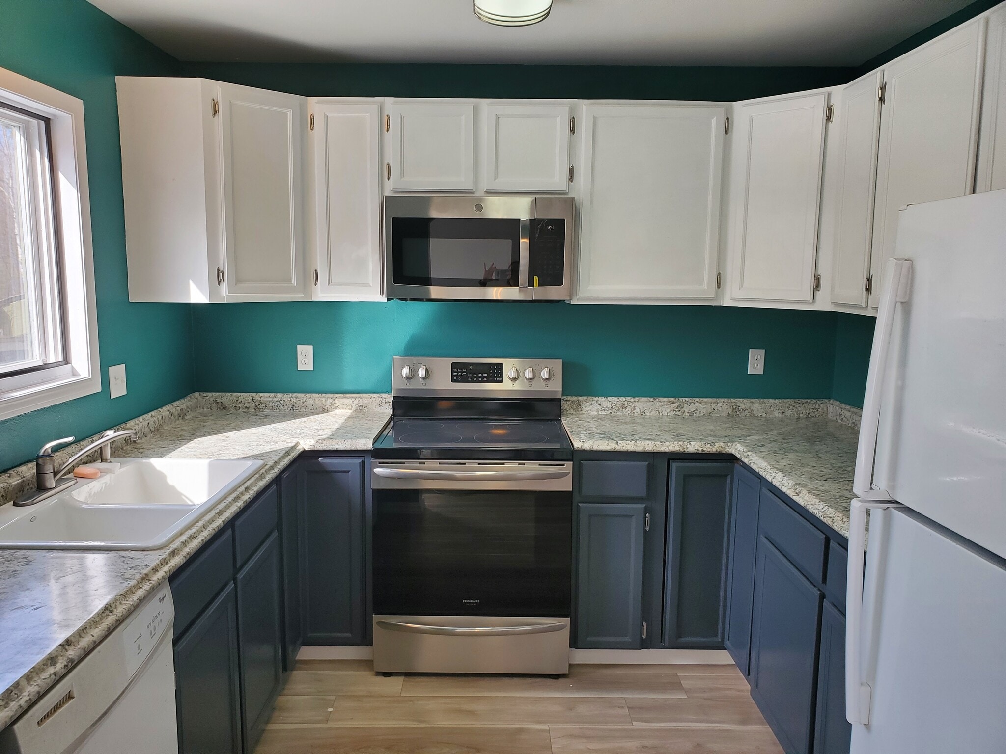 Building Photo - 625 E 22nd Ave