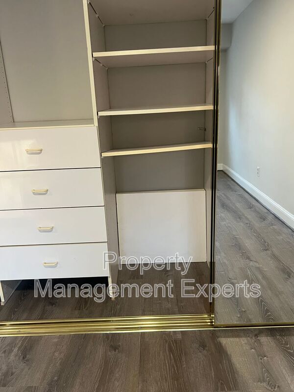 Building Photo - 1322 Fort Myer Dr