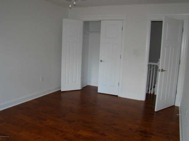 Building Photo - 6 Maple Leaf Dr
