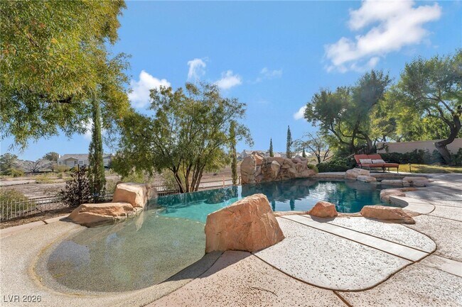 Building Photo - 904 Pont Chartrain Dr