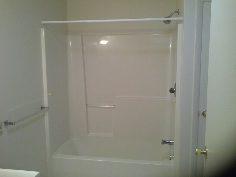 Building Photo - 119 Valley View Dr