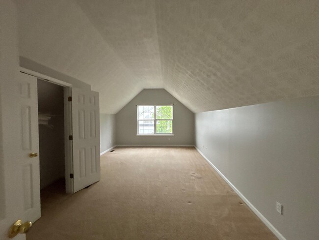 Building Photo - 10414 Pinoak View Dr