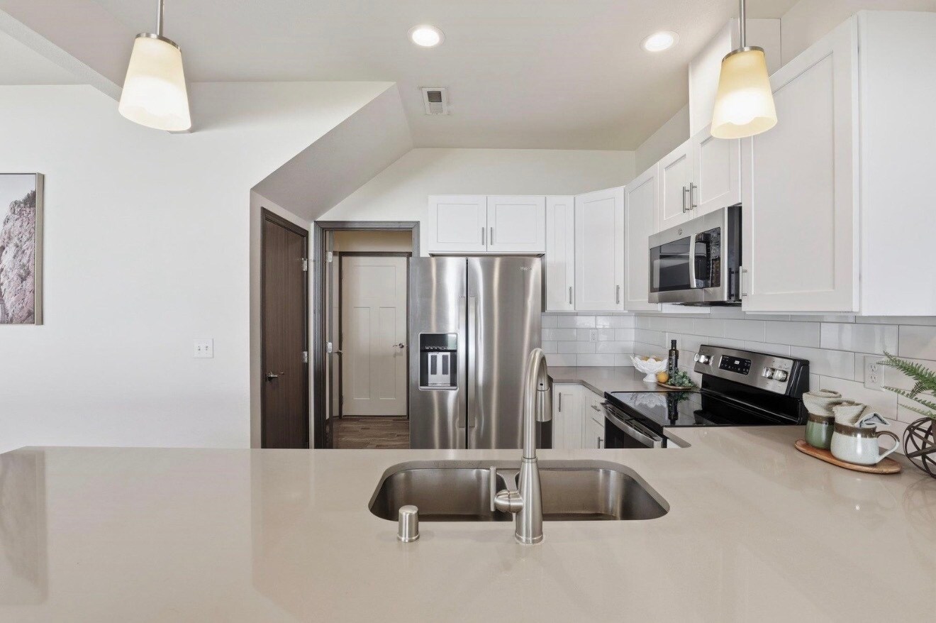 Building Photo - 7 E Chatham Ave