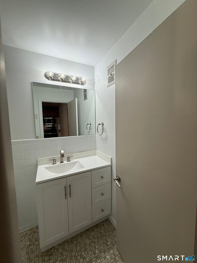 Building Photo - 388 S Main St