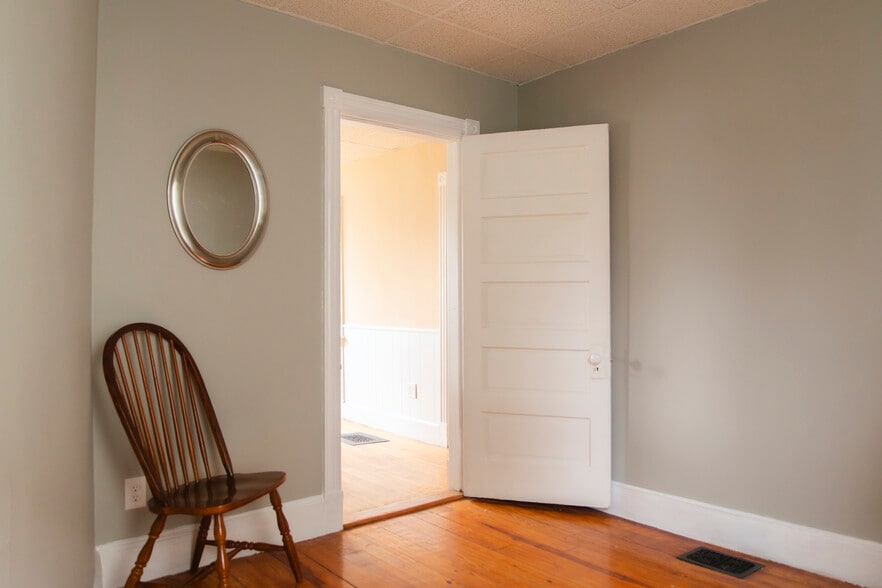 Building Photo - 119 Sherwood St