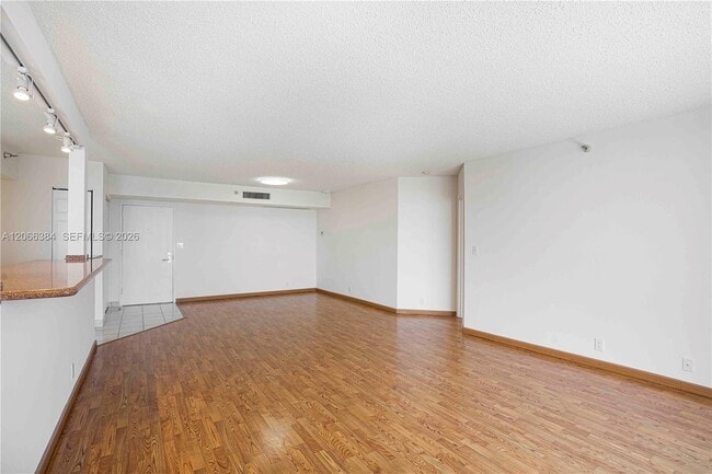 Building Photo - 3530 Mystic Pointe Dr