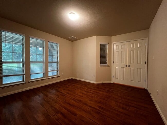 Building Photo - 2708 Cottonwood Shores Dr