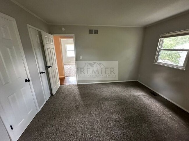 Building Photo - 730 N Aztec Dr