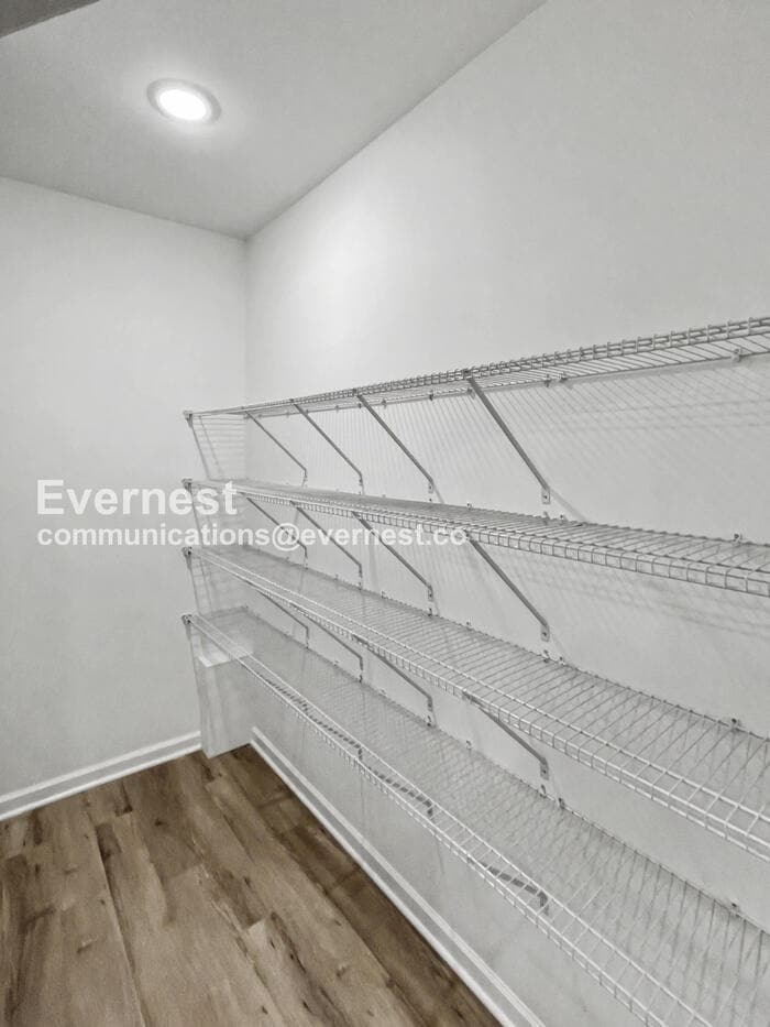 Building Photo - 2656 Lakevilla Dr