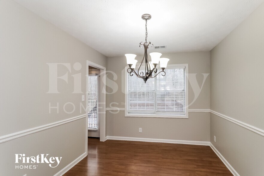 Building Photo - 2570 Paul Thomas Dr