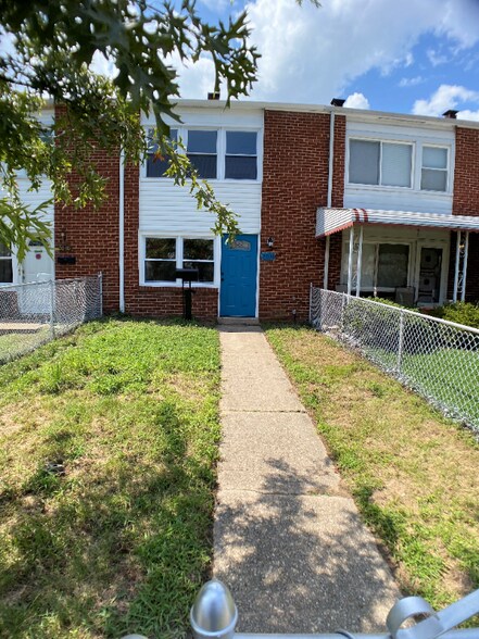 Building Photo - 2038 Kelmore Rd