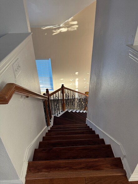 Building Photo - Room in House on Rodeo Ct