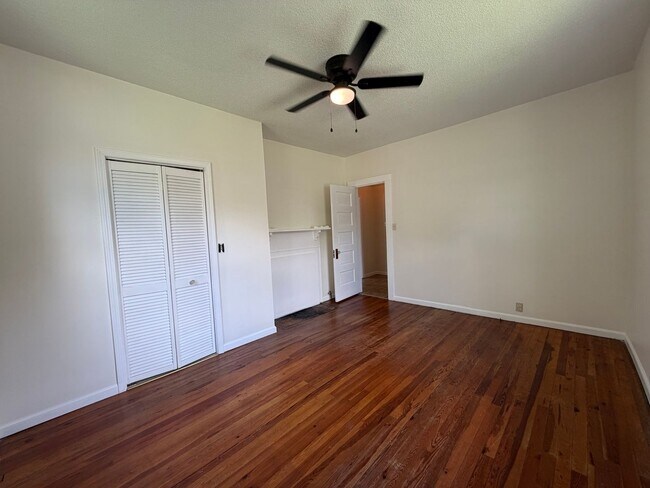 Building Photo - Charming 2/1 House in Celanese- $1,595
